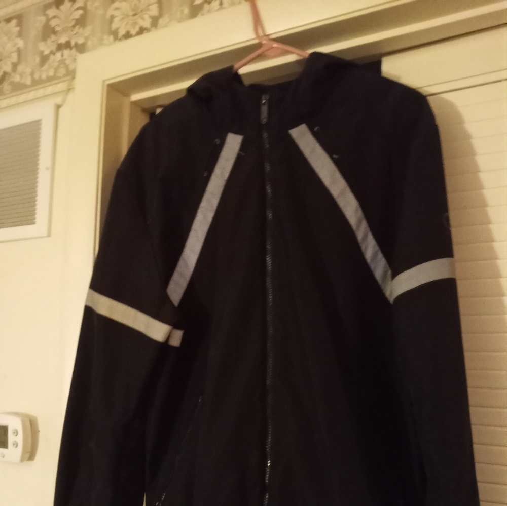 Vtg. Coogi Mens Size XL Black & Silver Light Jacket